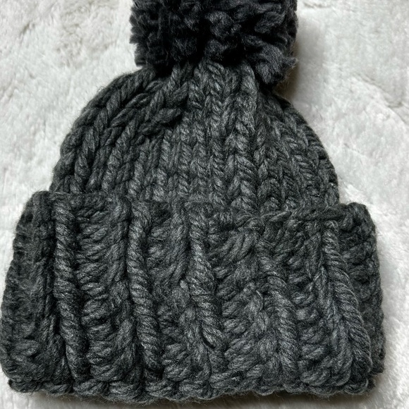NEW Revolve Hat Attack Chunky Knit Cuffed Pom Beanie in Grey Women’s OS - Picture 4 of 8
